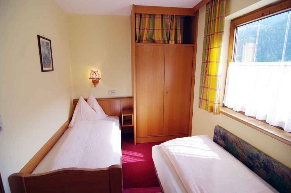 landhaus.stallerZimmer2.jpg