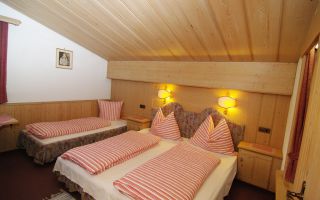 landhaus.staller-zimmer1.jpg